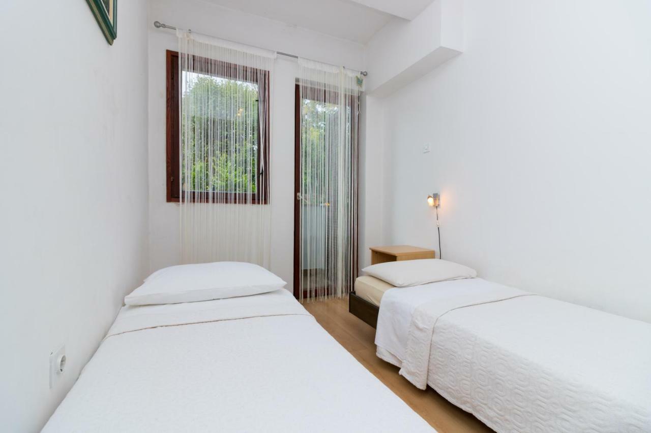 Apartment Beautiful Garden By Rent Istria 포레치 외부 사진